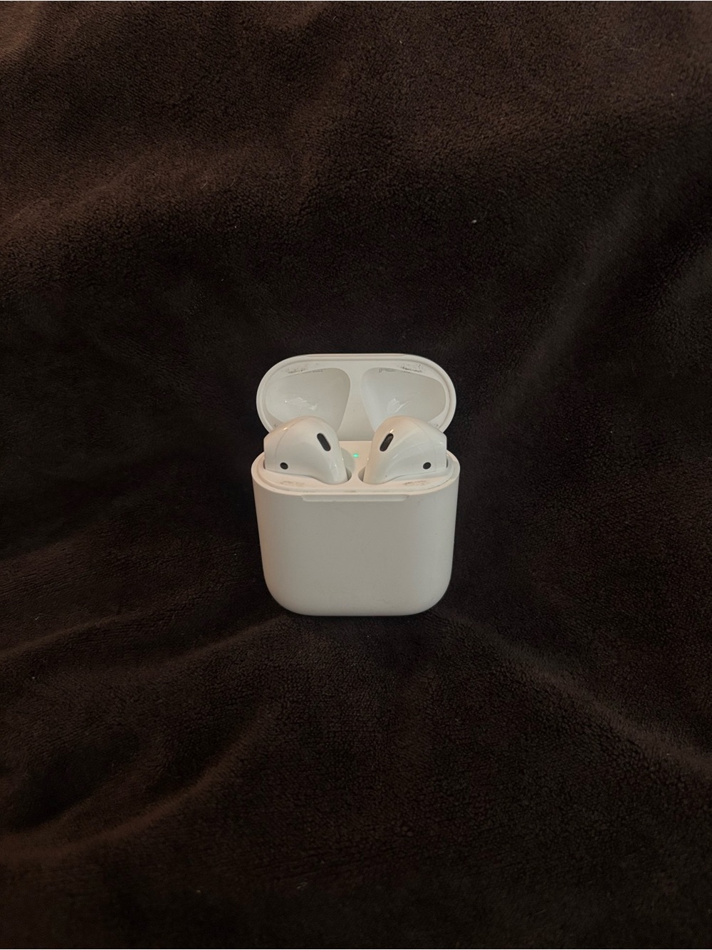 Apple AirPods 2nd Generation w/ Charging Case – Tested & Working